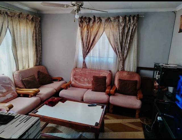 2 BEDROOM HOUSE FOR SALE IN LENASIA SOUTH